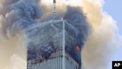 Piştî êrîşên terorîstî dûkeê ji Navenda Bazirganîya Cîhanî ya li New Yorkê bilind dibin