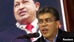 El anuncio fue dado a conocer tras una reunión en el Cuartel de la Montaña donde reposan los restos del fallecido mandatario Hugo Chávez.