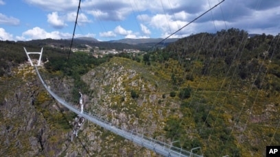 Here Is a Pedestrian Bridge That People May Want to Use