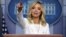 La portavoz de la Casa Blanca, Kayleigh McEnany, se dirige a los periodistas durante una rueda de prensa, el miércoles 6 de mayo de 2020..