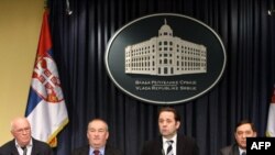 Predsednik Saveza samostalnih sindikata Srbije Ljubisav Orbović, ministar rada i socijalne politike Rasim Ljajić, predsednik Ujedinjenih građanskih sindikata "Nezavisnost" Branislav Čanak i predsednik Unije poslodavaca Srbije Nebojša Atanacković se obarća