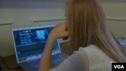 Para remaja di sekolah di Maryland melawan "bullying" dengan kreativitas. 