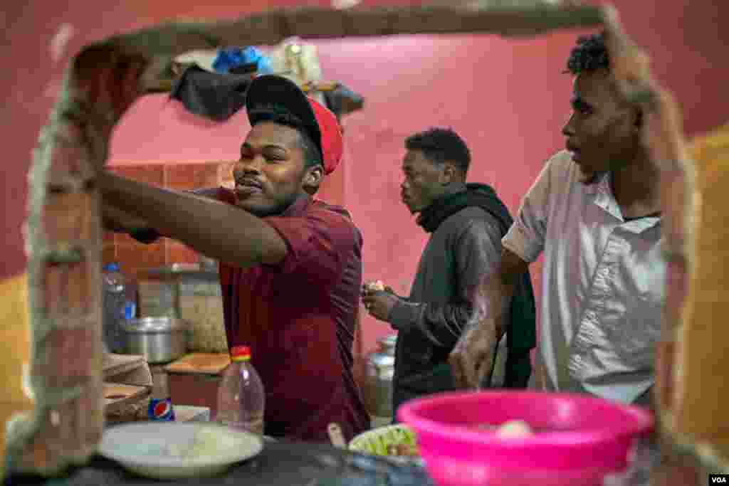 Motasim, a worker at the Sudanese restaurant El Gharb, says, &quot;We offer a big meal for four persons, just for $2, but for free for those who cannot afford it&quot;. (H. Elrasam/VOA)