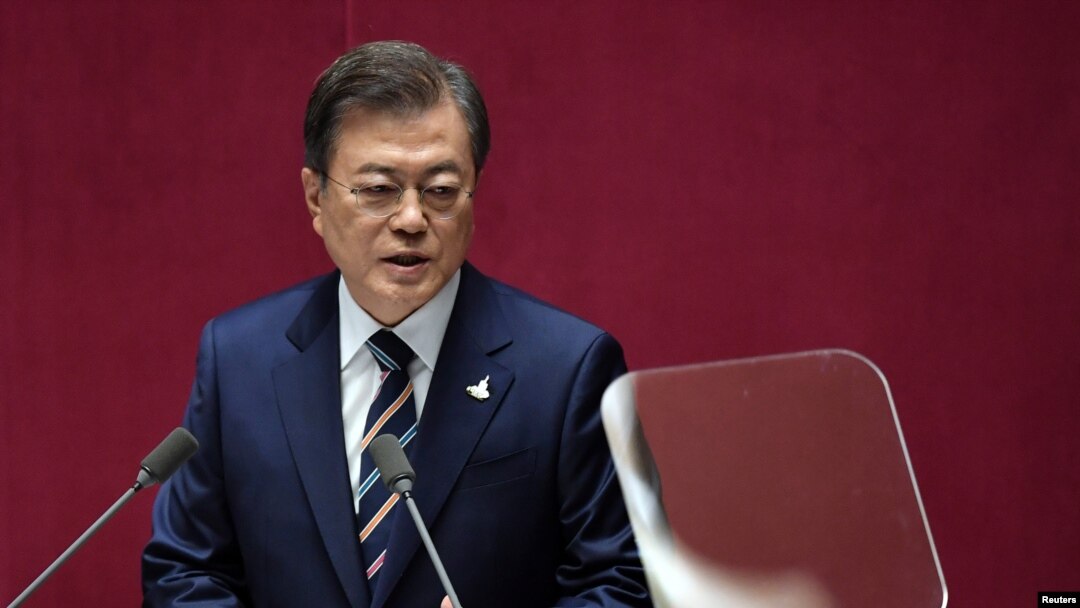 Presiden Korea Selatan, Moon Jae-in menyampaikan pidato dalam upacara pembukaan Majelis Nasional ke-21, di Seoul, Korea Selatan, 16 Juli 2020. (Jung Yeon-je / Pool via REUTERS)
