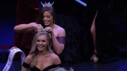 2018 Miss DC Allison Farris hands over the reign to Miss DC 2019 Katelynn Cox.