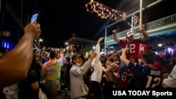 After Tampa Bay's 31-9 win over the Kansas City Chiefs in Sunday's title game, throngs of people gathered in the city's entertainment districts.