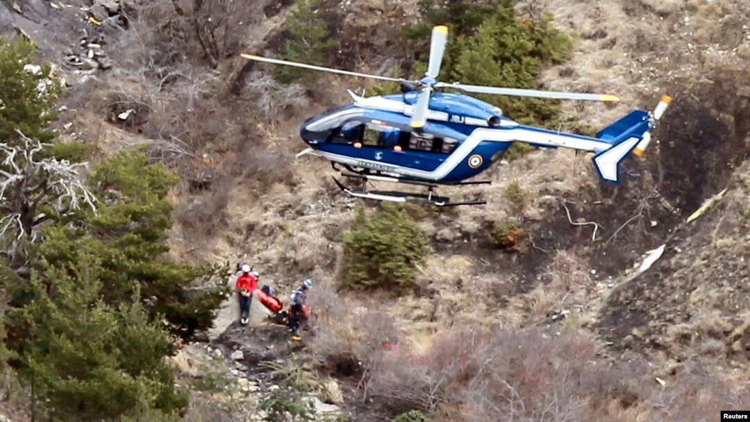 A French gendarme helicopter flies over the crash site of an Airbus A320, near Seyne-les-Alpes, March 25, 2015. French investigators will sift through wreckage on Wednesday for clues into why a German Airbus operated by Lufthansa's Germanwings budget airline plowed into an Alpine mountainside, killing all 150 people on board. REUTERS/Emmanuel Foudrot 