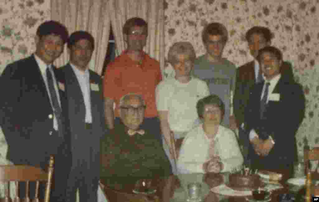 1985年春天，習近平在河北任職期間，曾帶領石家庄地區飼料代表團到馬斯卡廷考察，停留兩天三夜，受到當地人熱情接待。他們中的一部分人住在辛希婭‧麥格琳家。