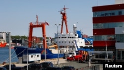 El Príncipe Polar, la nave nodriza del sumergible Titán, anclado en el puerto de St. John's en Terranova, Canadá, el 24 de junio de 2023.