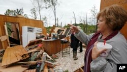 El alcalde de Ruston, en el centro norte de Louisiana, confirmó la muerte de una madre y su hijo luego que un árbol cayó sobre su casa en la madrugada del jueves 25 de abril de 2019. 