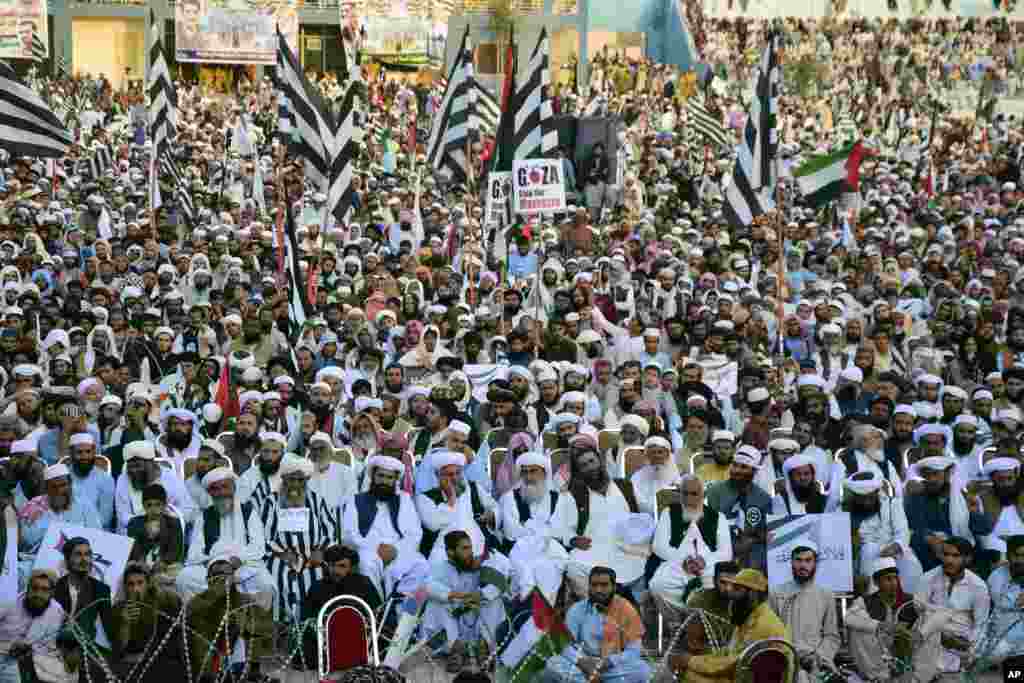 Wafuasi wa chama cha kidini cha Jamiat Ulema-e-Islam-f, cha Pakistan wakishiriki kwenye mkutano wa kuiunga mkono Palestina.