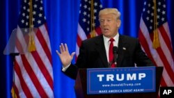 Republican presidential candidate Donald Trump looks towards a teleprompter as he speaks in New York, June 22, 2016. Trump launched a blistering verbal attack against his Democratic rival Hillary Clinton a day after she blasted him on his economic record.