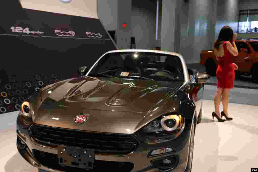 نمایشگاه اتومبیل واشنگتن فیات Model: 124 Spider 