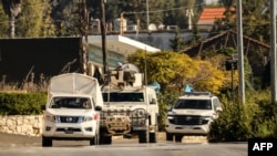 FILE- Kendaraan dari Pasukan Sementara PBB di Lebanon (UNIFIL) berpatroli di Marjayoun di Lebanon selatan, 12 Oktober 2024. (AFP)