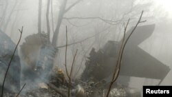 5일 한국 칠곡에 추락한 F-15K 전투기 잔해. 조종사 2명은 모두 사망했다.