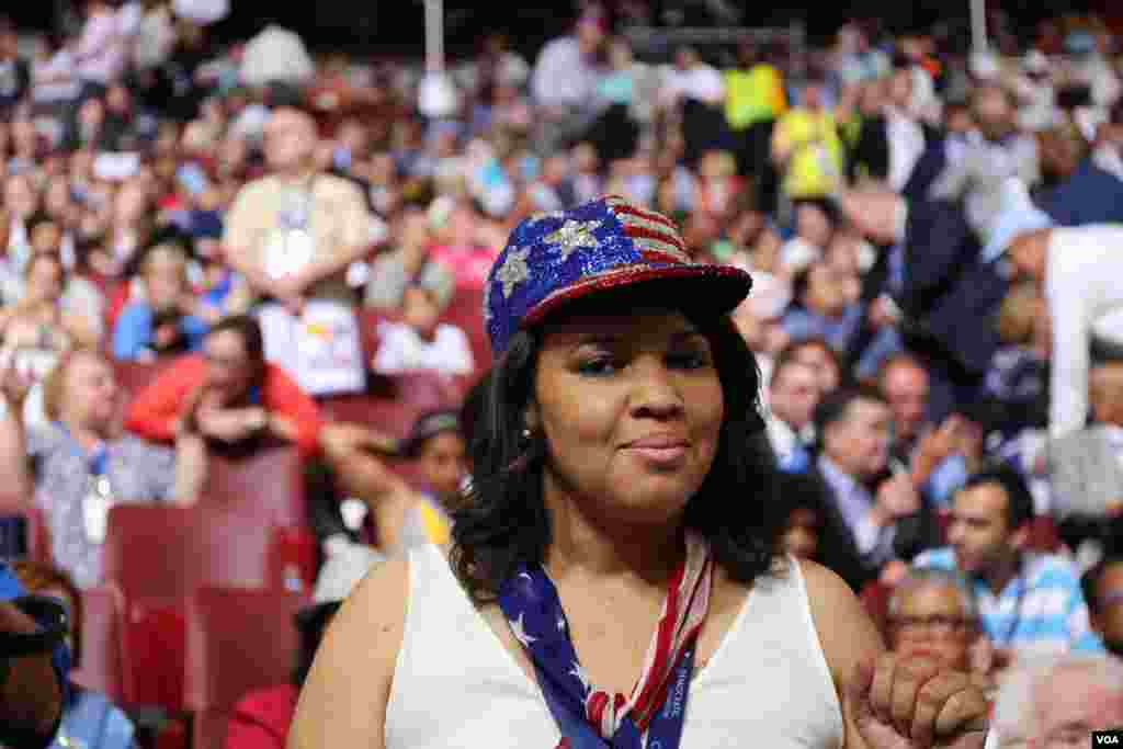 Delegates sport their hats at the DNC in Philadelphia (Photo: A. Shaker/VOA)