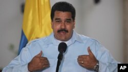Maduro también indicó que uno de los nuevos bancos será el Banco de desarrollo comunal de Venezuela y tendrá a la cabeza al excanciller Elías Jaua.
