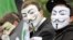 Manifestantes usan máscaras de Guy Fawkes para protestar a favor de la libertad de contenido en internet.