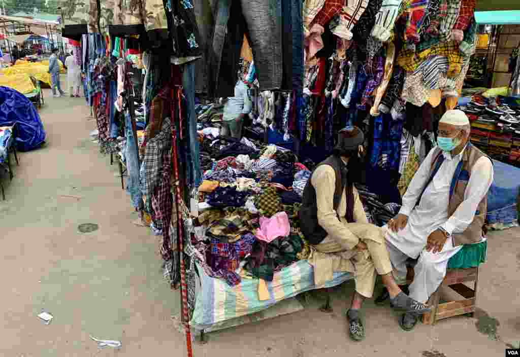 &nbsp;رات کے اوقات میں کرفیو کی پابندیوں میں نرمی کا اعلان نہیں کیا گیا ہے۔