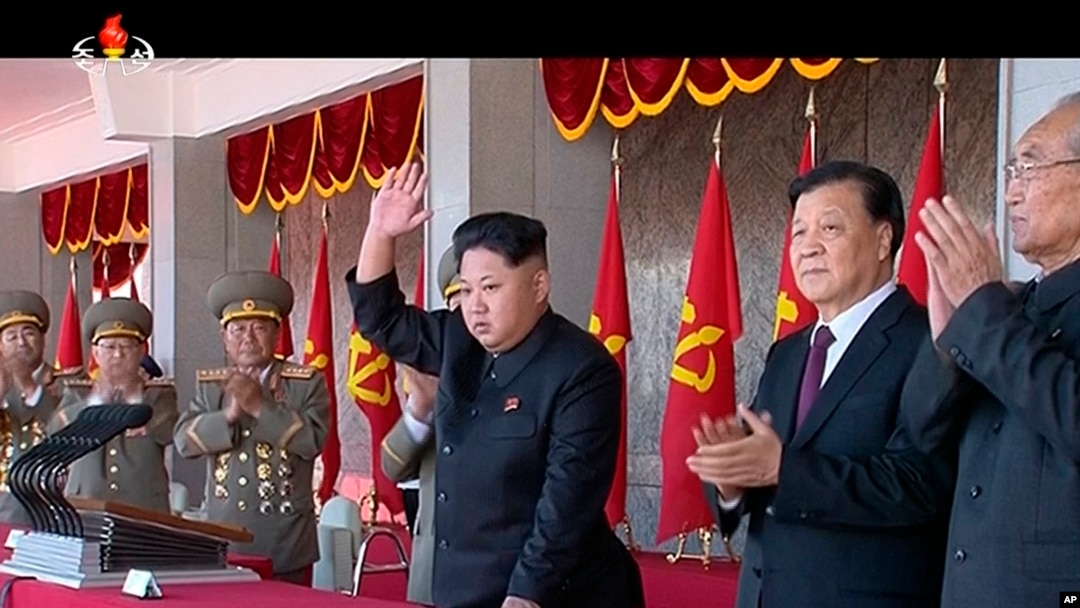 Pemimpin Korea Utara Kim Jong-un memimpin peringatan Hari Jadi Ke-70 Korea Utara di Pyongyang (10/10).