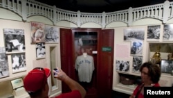 Exhibición en al Salón de la Fama del Béisbol en Cooperstown, donde se realizará en julio 24 la ceremonia de inducción de Ken Griffey Jr. y Mike Piazza.