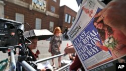 2013年7月22日凯特王妃住进圣玛丽医院，医院外有数百家国际媒体驻守。