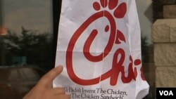 Chick-fil-A的标志(VOA卫视张松林拍摄)