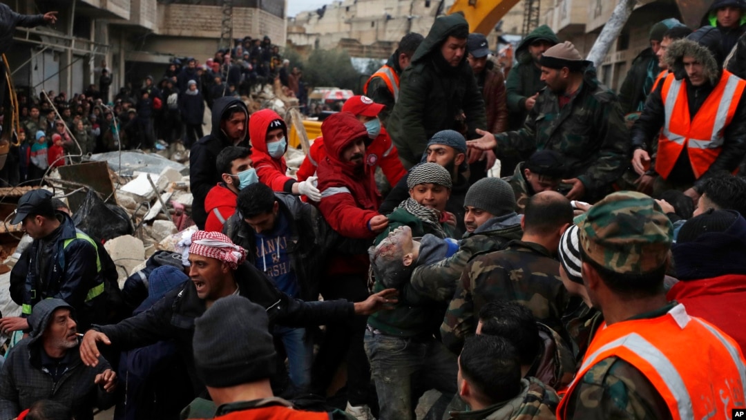 ترک مامورینو وویل په ترکي کې زلزلې دلاسه د 1500 نه زیات کسان مړه شوي دي او په زرګونو نور بې کوره شوي دي