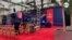 Ambiente previo al primer debate presidencial a realizarse en Cleveland. Foto: Celia Mendoza, VOA