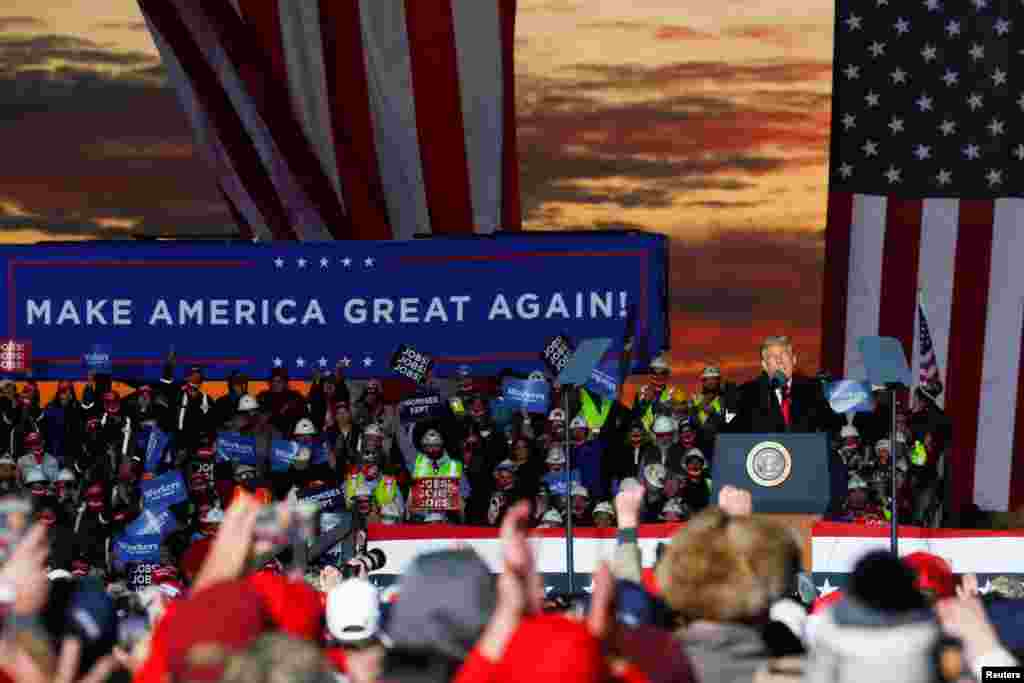 صدر ڈونلڈ ٹرمپ نے ریاست پنسلوینیا کے شہر بٹلر میں انتخابی ریلی سے خطاب کے دوران مخالف امیدوار کو تنقید کا نشانہ بنایا۔&nbsp;