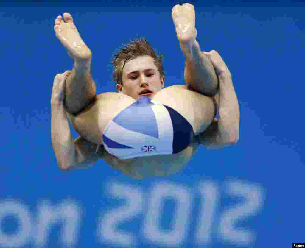 Jack Laugher cae "de bomba", luego de resbalar del trampolin.