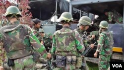 Pasukan TNI yang dikerahkan dalam Operasi Tinombala 2016 untuk memburu kelompok Teroris Santoso (VOA/Yoanes).