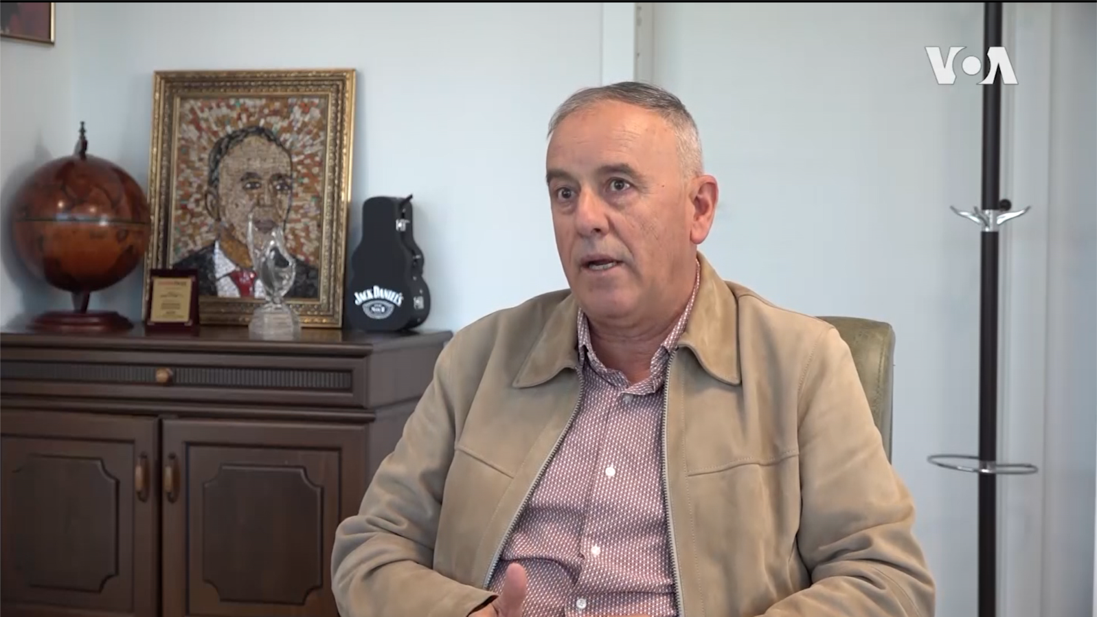 Сакаме да ја подигнеме минималната плата, меѓутоа бараме од Владата во придонесите да помагаат, бидејки се највисоки во регионот, вели Менди Ќира, претседател на Стопанската комора на Северозападна Македонија