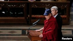 El Dalai Lama habla en la Catedral Nacional de Washington.