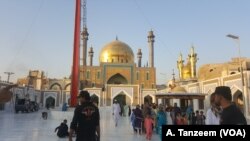 Tempat suci "Lal Shahbaz Qalandar" di provinsi Sindh, Pakistan. 