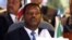 L'ancien président du Burundi, Pierre Buyoya écoute les conclusions de la réunion sur les négociations de paix pour son pays à Arusha, Tanzanie, 26 février 26, 2001. 