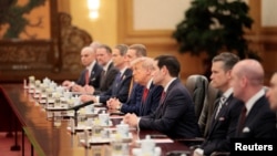 特朗普总统与卢比奥国务卿等美国官员在人民大会堂与中国国家主席习近平和其他中国高级官员举行双边扩大会议。(2026年5月14日)