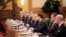 特朗普总统与卢比奥国务卿等美国官员在人民大会堂与中国国家主席习近平和其他中国高级官员举行双边扩大会议。(2026年5月14日)