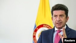 El ministro de Defensa de Colombia, Diego Molano, habla durante una entrevista con Reuters en Bogotá, Colombia, el 11 de febrero de 2021.