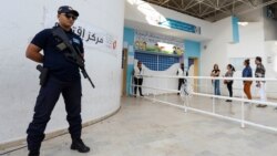 A Sfax, des policiers tunisiens revendiquent leur droit syndical
