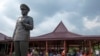 FILE - A statue of former Indonesian president Suharto is pictured at the Suharto museum in Yogyakarta, March 29, 2014.