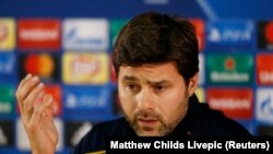 Le coach de Tottenham Mauricio Pochettino lors d'une conférence de presse au Stade Louis II, Monaco le 21 Novembre 2016