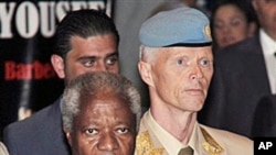 시리아를 긴급 방문한 코피 아난 국제 평화 특사(왼쪽)와 로버트 무드 유엔 시리아 감시단장.