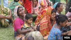 FILE - A Hindu woman grieves in northern Rakhine state, Myanmar, Sept. 27, 2017. (Moe Zaw and Sithu Naing/VOA Burmese)