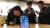 Çin’de kamu personelinin iPhone kullanmasının yasaklanması ABD şirketlerinin Çin’le yaşanan gerilimden etkileneceğine ilişkin kaygıları arttırdı. Pekin’in iPhone yasağı Apple’ın hisselerinde düşüşe yol açtı.