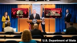 美国国务卿蓬佩奥在华盛顿国务院总部举行的记者会上讲话。(2020年7月15日)