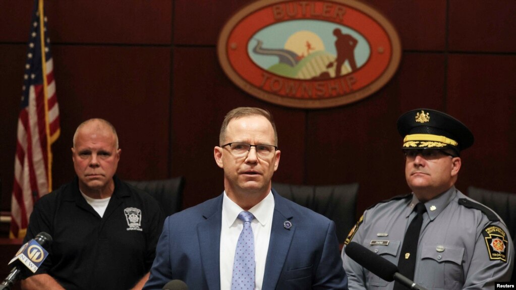 Kevin Rojek, agjenti special i FBI-së duke folur për hetimet