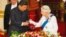 中国国家领导人习近平和英国女王伊丽莎白二世在白金汉宫的国宴上（2015年10月20日）。