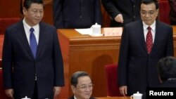 習近平主席、李克強總理和政協主席俞正聲在政協會議主席台上（2015年3月3日）