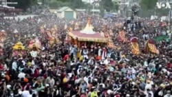 Huge Crowds Gather in Northern India to Celebrate Hindu Festival
